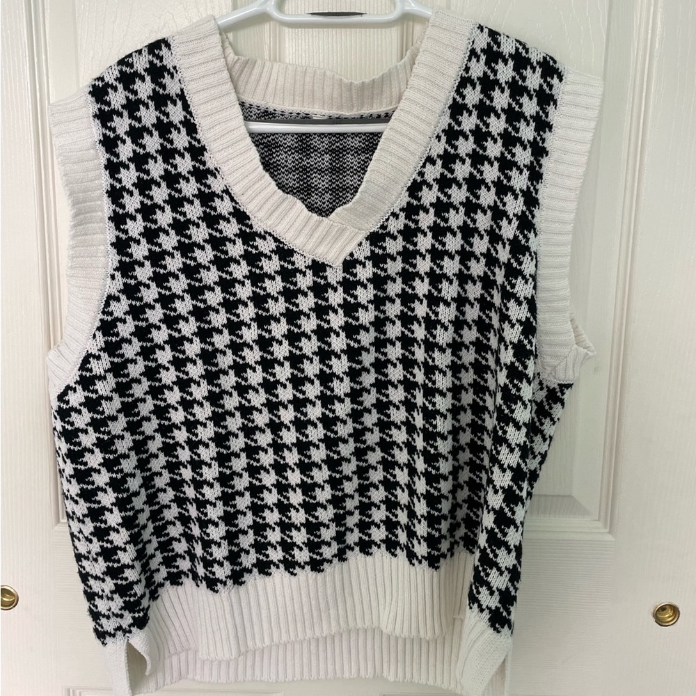 Oversized Houndstooth Sweater Vest